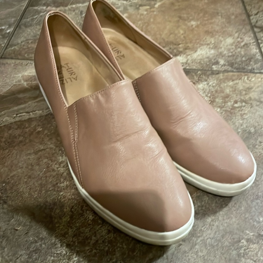 Women’s mauve/blush loafer